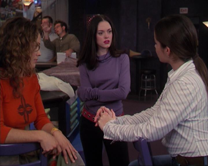 Charmed-Online-dot-net_405SizeMatters0097.jpg