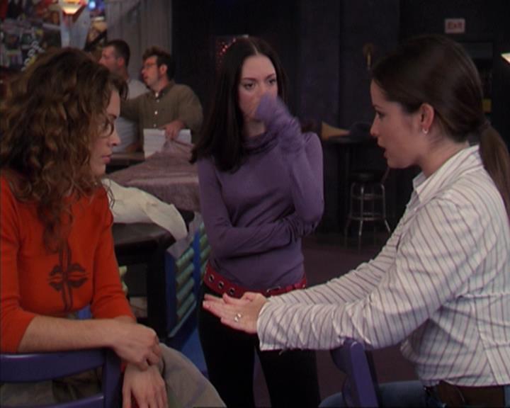 Charmed-Online-dot-net_405SizeMatters0098.jpg