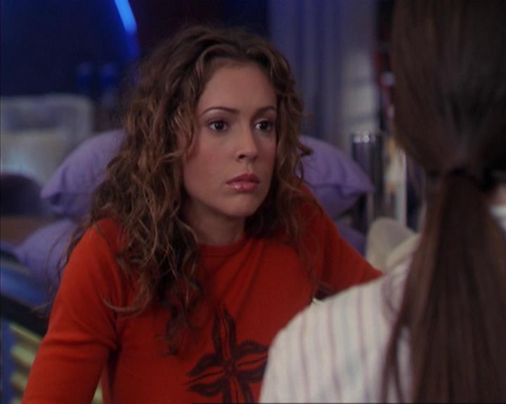 Charmed-Online-dot-net_405SizeMatters0149.jpg