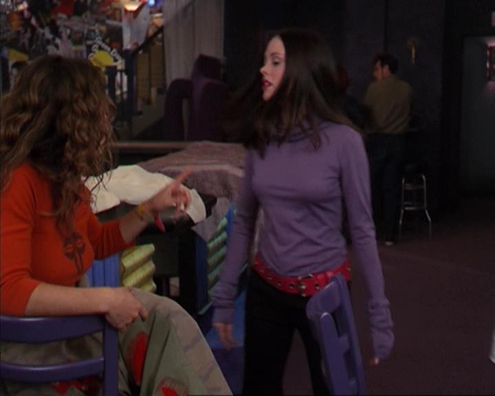 Charmed-Online-dot-net_405SizeMatters0176.jpg