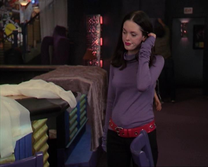 Charmed-Online-dot-net_405SizeMatters0205.jpg