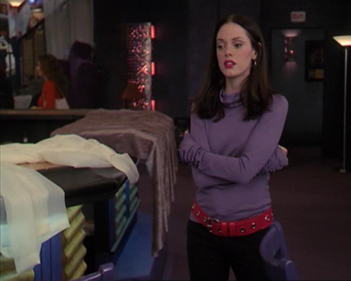 Charmed-Online-dot-net_405SizeMatters0207.jpg