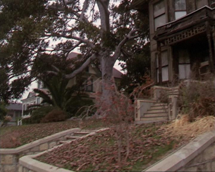 Charmed-Online-dot-net_405SizeMatters0212.jpg
