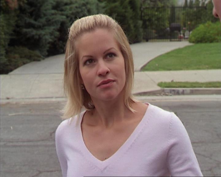 Charmed-Online-dot-net_405SizeMatters0240.jpg