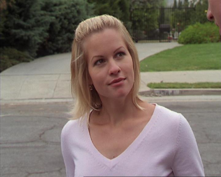 Charmed-Online-dot-net_405SizeMatters0241.jpg