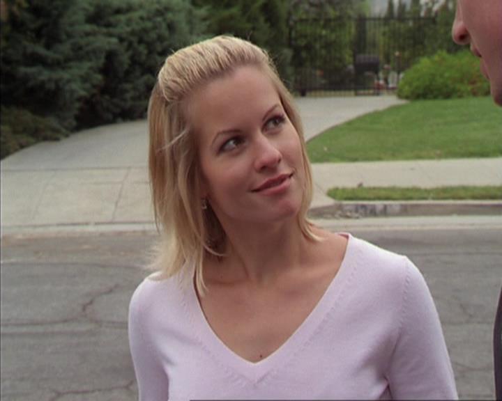 Charmed-Online-dot-net_405SizeMatters0242.jpg