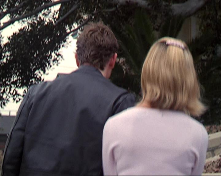 Charmed-Online-dot-net_405SizeMatters0244.jpg