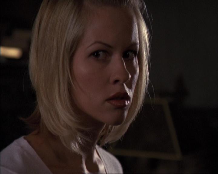 Charmed-Online-dot-net_405SizeMatters0287.jpg