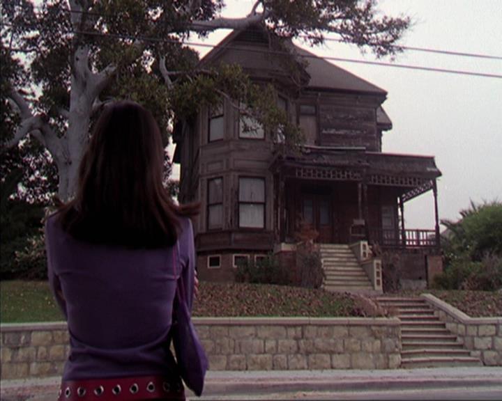 Charmed-Online-dot-net_405SizeMatters0383.jpg