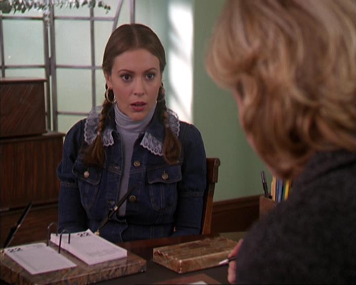 Charmed-Online-dot-net_405SizeMatters0398.jpg