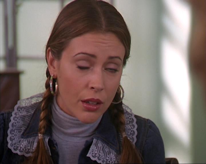 Charmed-Online-dot-net_405SizeMatters0422.jpg