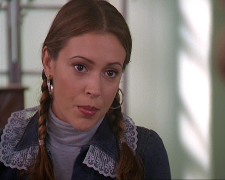 Charmed-Online-dot-net_405SizeMatters0429.jpg
