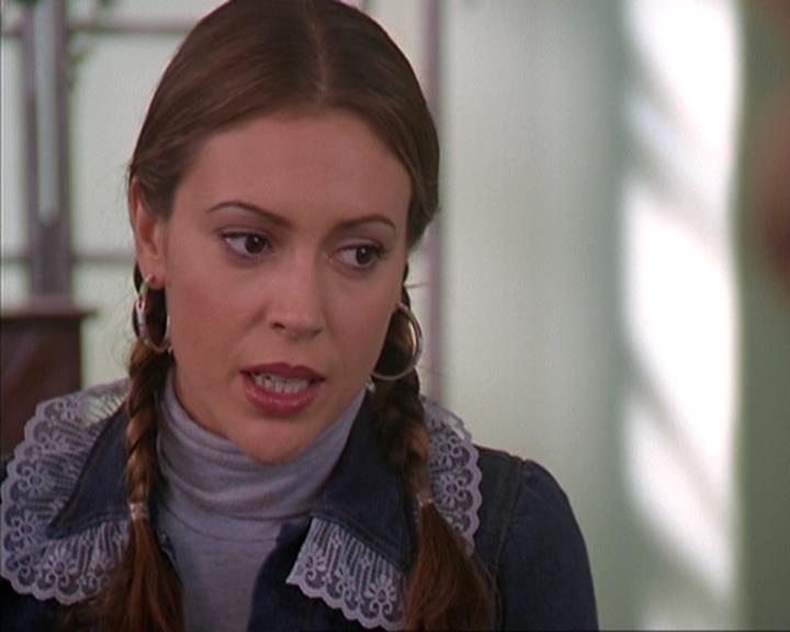 Charmed-Online-dot-net_405SizeMatters0430.jpg