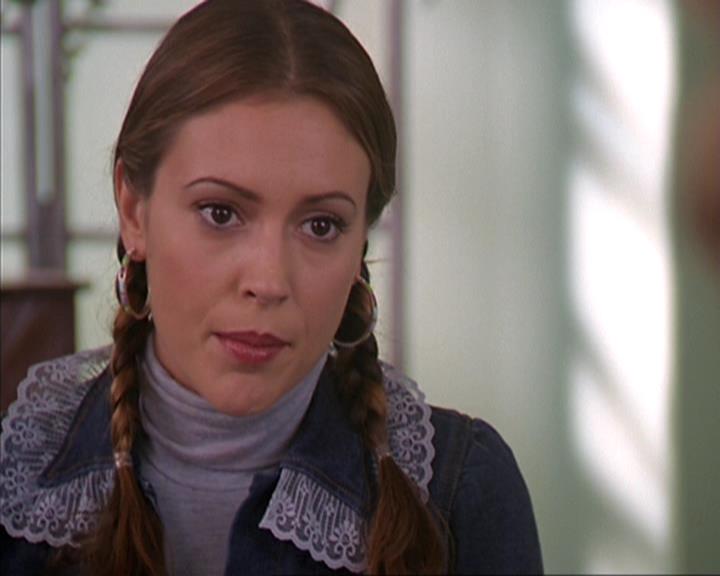 Charmed-Online-dot-net_405SizeMatters0431.jpg