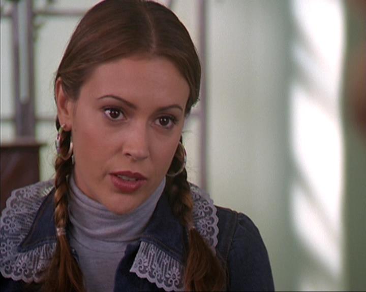 Charmed-Online-dot-net_405SizeMatters0432.jpg