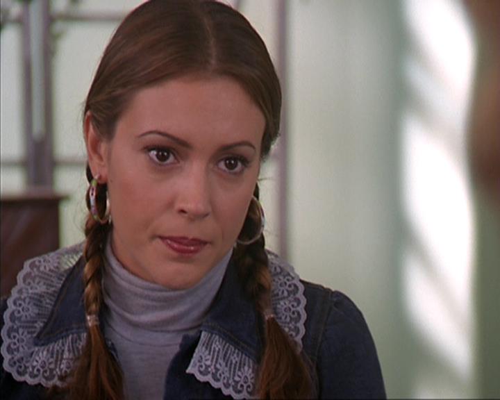 Charmed-Online-dot-net_405SizeMatters0435.jpg
