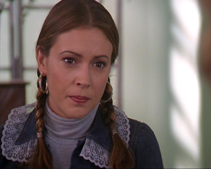 Charmed-Online-dot-net_405SizeMatters0436.jpg