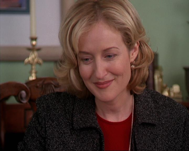 Charmed-Online-dot-net_405SizeMatters0438.jpg