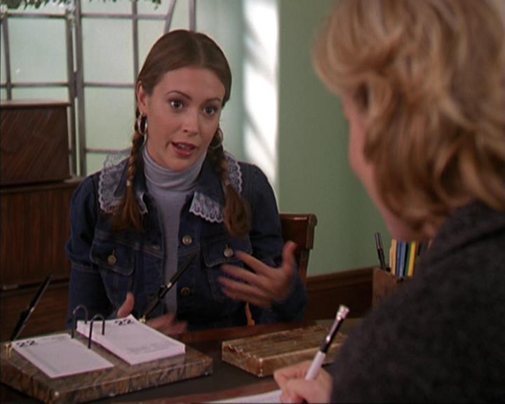 Charmed-Online-dot-net_405SizeMatters0443.jpg