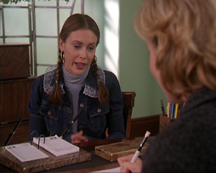 Charmed-Online-dot-net_405SizeMatters0444.jpg