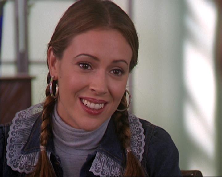 Charmed-Online-dot-net_405SizeMatters0449.jpg