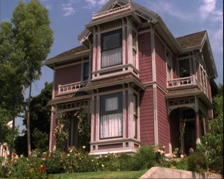 Charmed-Online-dot-net_405SizeMatters0453.jpg