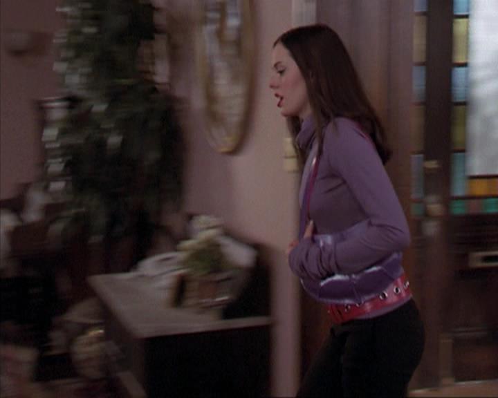 Charmed-Online-dot-net_405SizeMatters0469.jpg