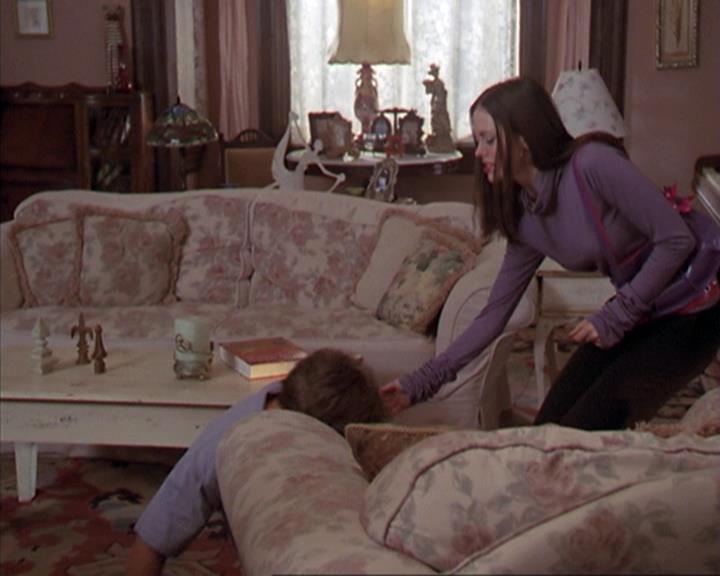 Charmed-Online-dot-net_405SizeMatters0472.jpg