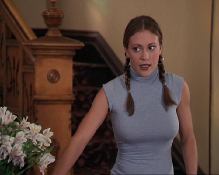 Charmed-Online-dot-net_405SizeMatters0535.jpg