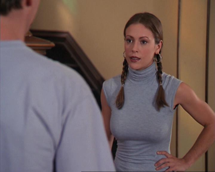 Charmed-Online-dot-net_405SizeMatters0544.jpg