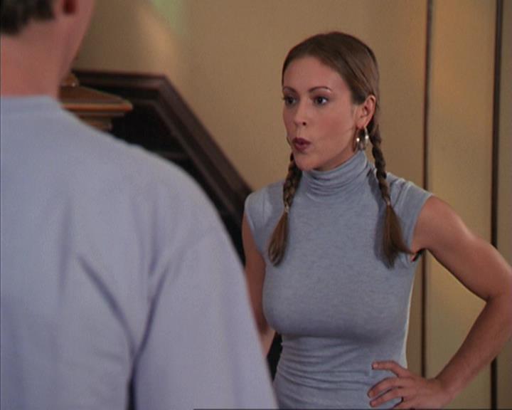 Charmed-Online-dot-net_405SizeMatters0545.jpg