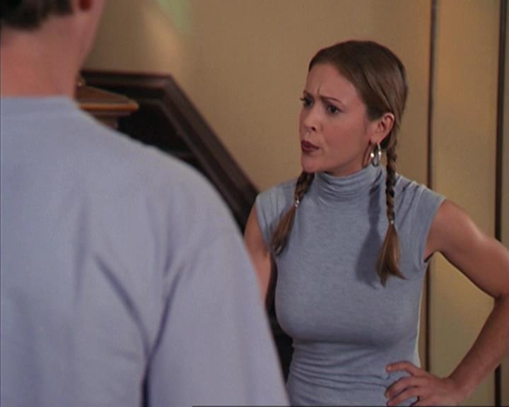 Charmed-Online-dot-net_405SizeMatters0547.jpg