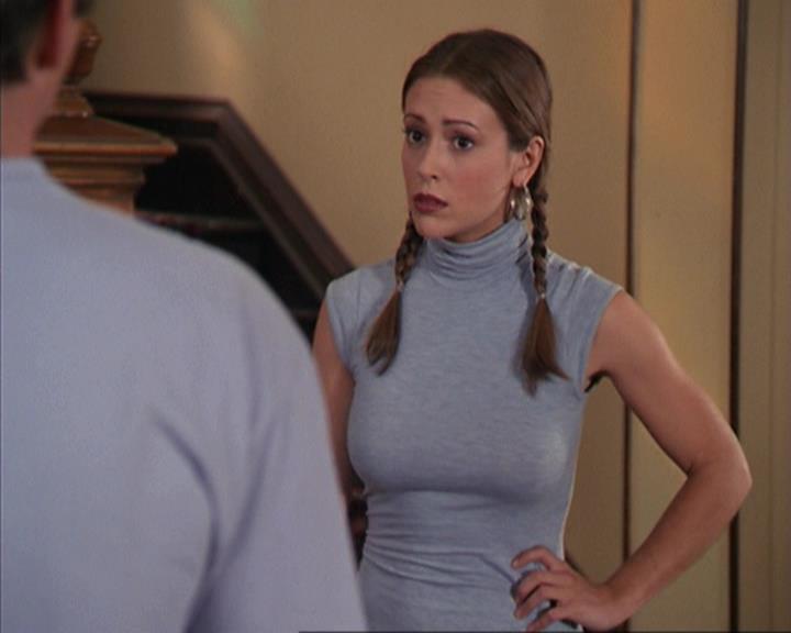 Charmed-Online-dot-net_405SizeMatters0560.jpg