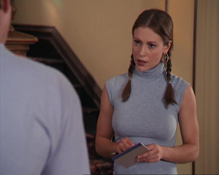 Charmed-Online-dot-net_405SizeMatters0584.jpg