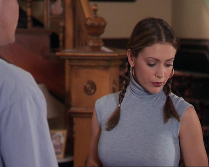 Charmed-Online-dot-net_405SizeMatters0591.jpg