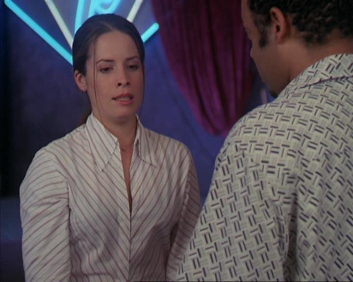 Charmed-Online-dot-net_405SizeMatters0618.jpg