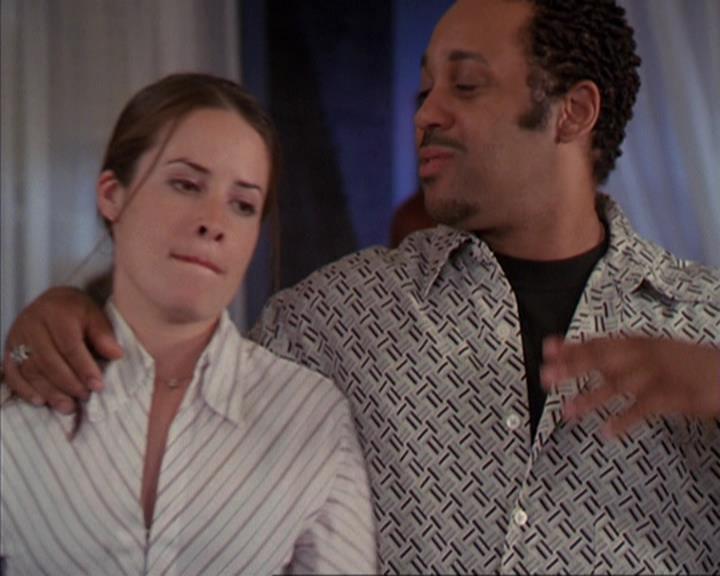 Charmed-Online-dot-net_405SizeMatters0629.jpg