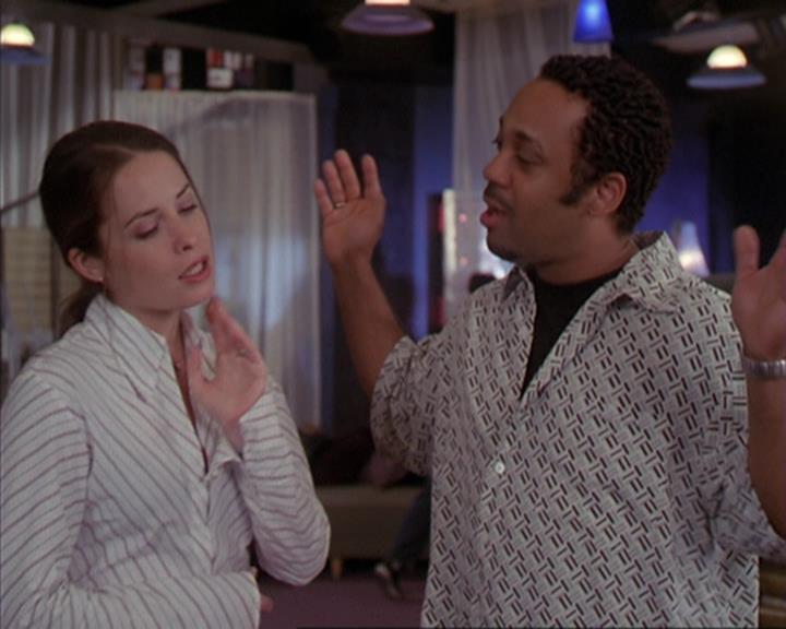 Charmed-Online-dot-net_405SizeMatters0634.jpg