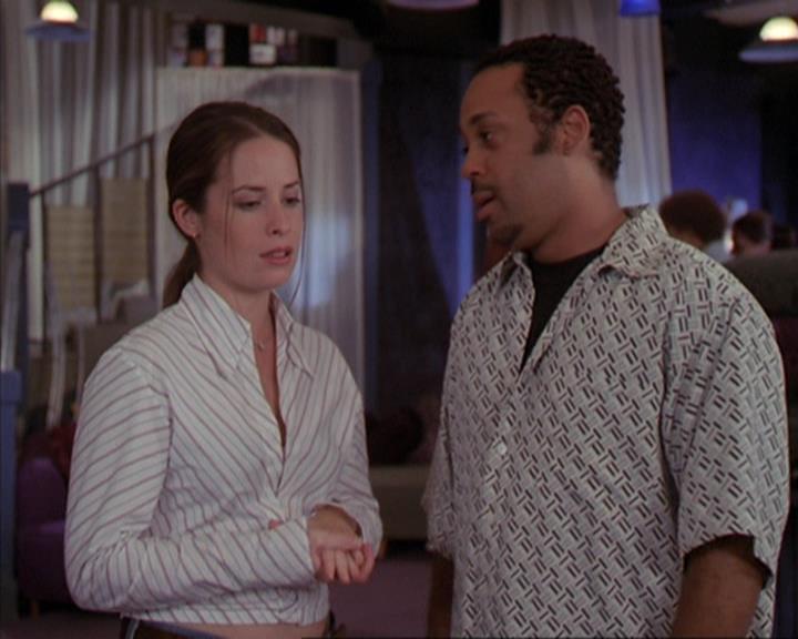 Charmed-Online-dot-net_405SizeMatters0637.jpg