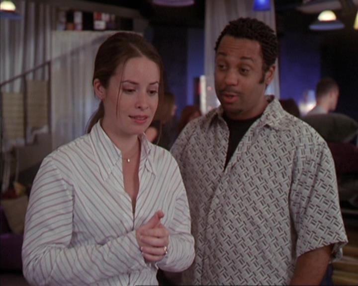 Charmed-Online-dot-net_405SizeMatters0642.jpg