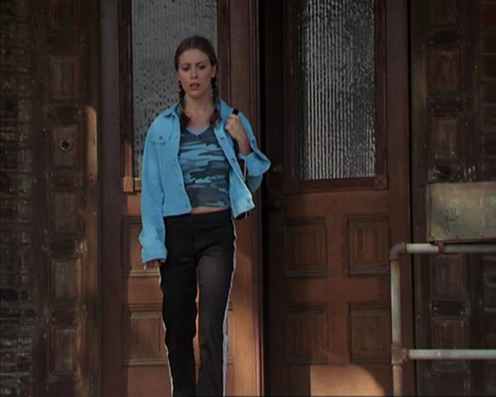 Charmed-Online-dot-net_405SizeMatters0659.jpg