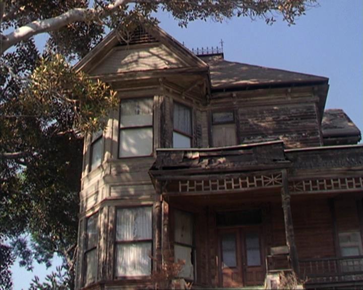 Charmed-Online-dot-net_405SizeMatters0675.jpg