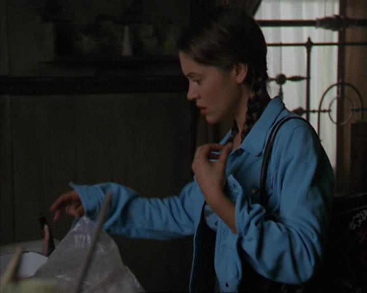 Charmed-Online-dot-net_405SizeMatters0693.jpg