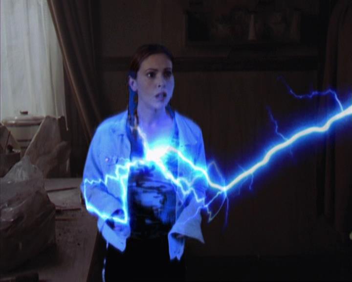 Charmed-Online-dot-net_405SizeMatters0706.jpg