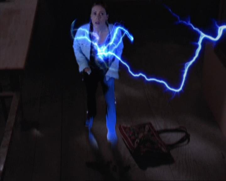 Charmed-Online-dot-net_405SizeMatters0708.jpg