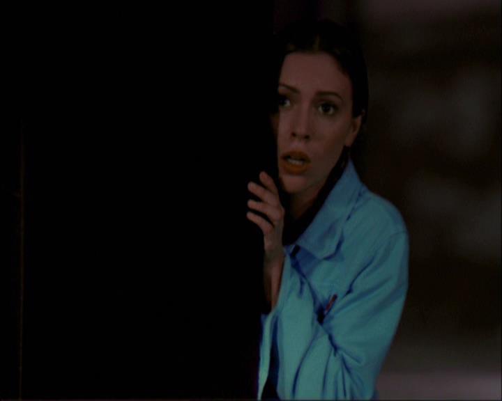 Charmed-Online-dot-net_405SizeMatters0764.jpg