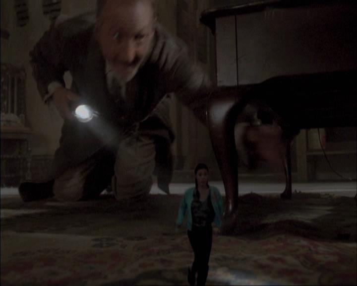 Charmed-Online-dot-net_405SizeMatters0771.jpg