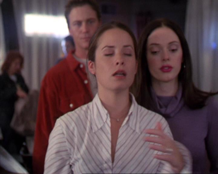 Charmed-Online-dot-net_405SizeMatters0844.jpg