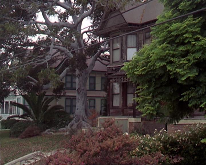 Charmed-Online-dot-net_405SizeMatters0961.jpg