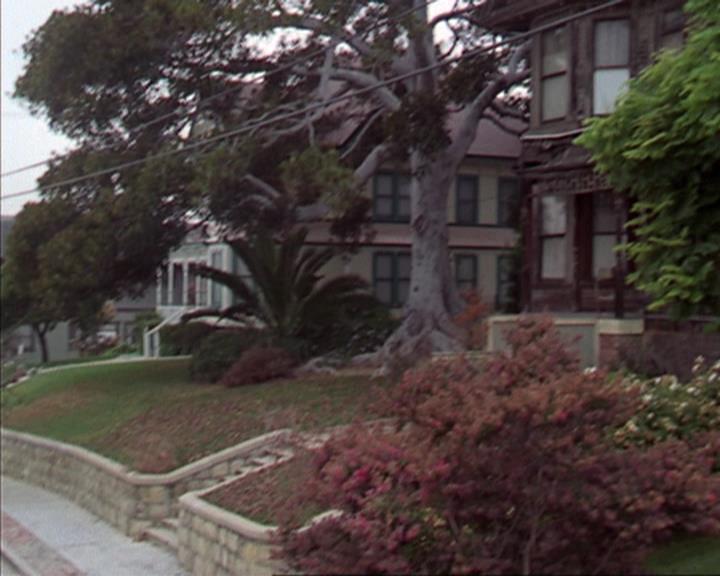 Charmed-Online-dot-net_405SizeMatters0962.jpg